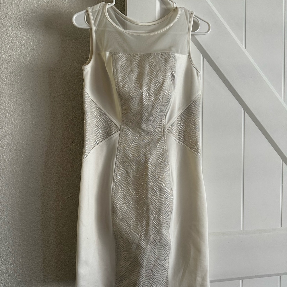 Elegant White Sleeveless Dress